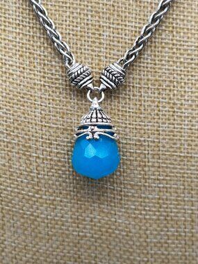 Vintage Avon Silver Tone Blue faceted Teardrop Glass Pendant Necklace